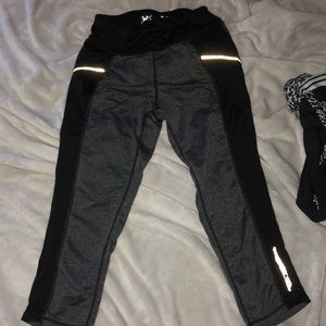 Cropped black and grey leggings